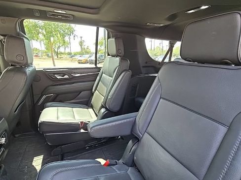 Used 2024 GMC Yukon XL Denali AWD/4WD image 10