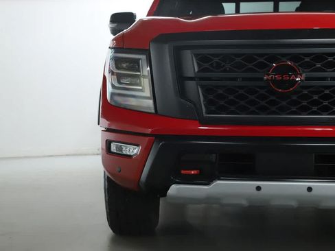 Used 2023 Nissan Titan PRO-4X w/ Pro-4x Convenience Package AWD/4WD image 6