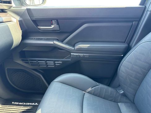 Used 2025 Toyota Tacoma TRD Off-Road w/ TRD Off Road Premium Package AWD/4WD image 22