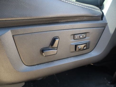 Used 2017 RAM 1500 Laramie RWD image 13