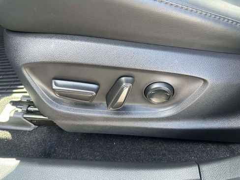 Used 2023 Toyota Crown Limited image 16