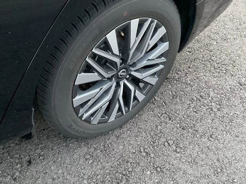 Used 2024 Nissan Altima 2.5 SV image 12