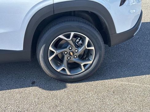 New 2026 Chevrolet Trax LT w/ Sunroof Package FWD image 11