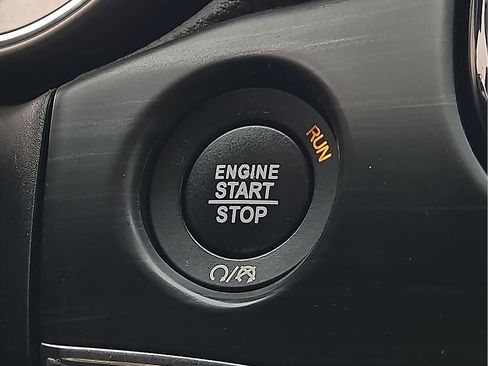 Used 2020 Jeep Grand Cherokee Limited w/ Luxury Group II image 17