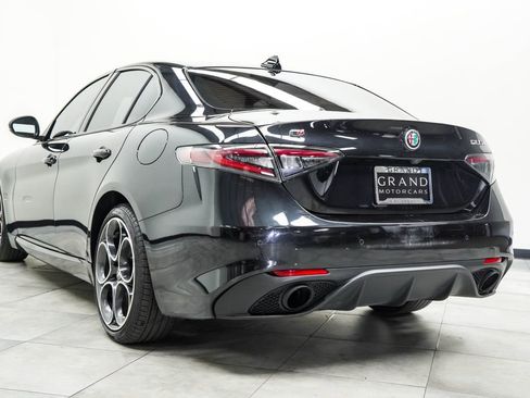 Used 2024 Alfa Romeo Giulia Veloce AWD/4WD image 11