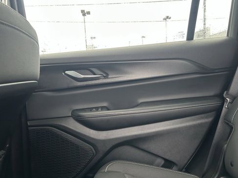 Used 2025 Jeep Grand Cherokee L Laredo w/ Luxury Tech Group I image 31