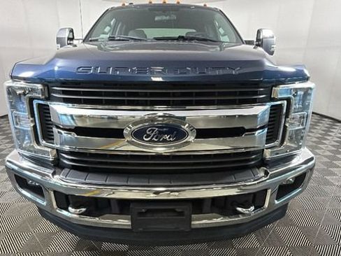 Used 2017 Ford F250 XLT w/ XLT Premium Package AWD/4WD image 8
