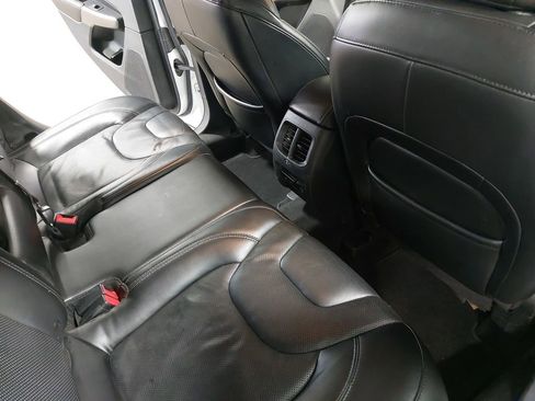 Used 2019 Jeep Cherokee Limited FWD image 10