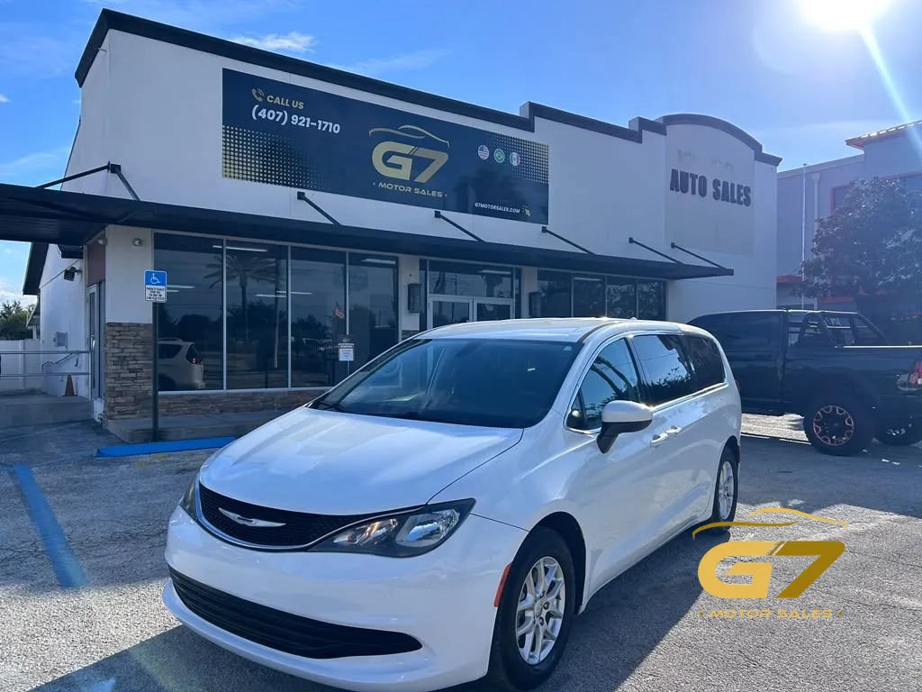 Used 2017 Chrysler Pacifica Touring FWD image 1