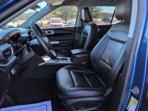 Used 2022 Ford Explorer XLT w/ Equipment Group 202A image 13