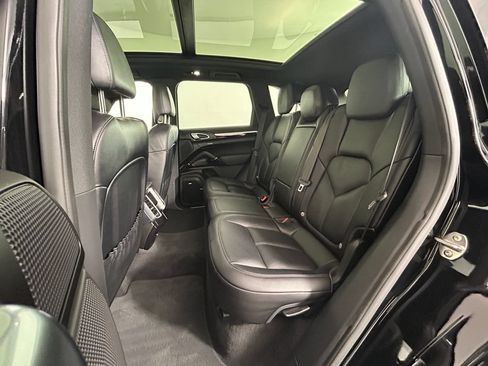 Used 2017 Porsche Cayenne Platinum Edition AWD/4WD image 27