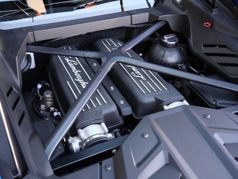 Used 2020 Lamborghini Huracan EVO image 22