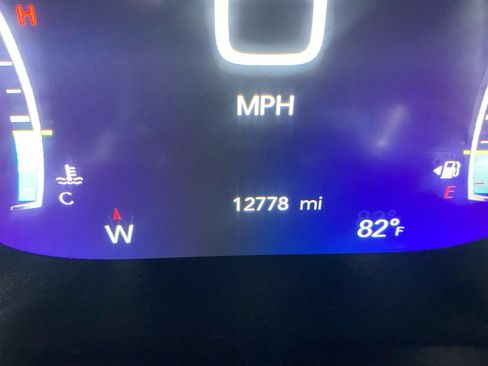 Used 2026 Chrysler Pacifica Limited FWD image 35