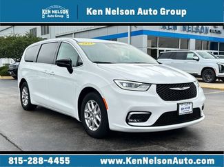 Used 2024 Chrysler Pacifica Touring-L w/ Uconnect Theater Family Group FWD video 1