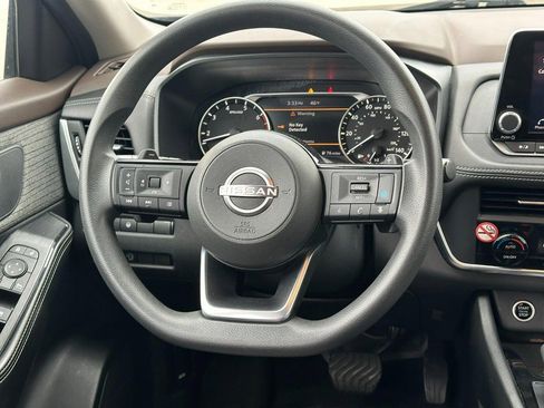 Used 2023 Nissan Rogue SV image 12