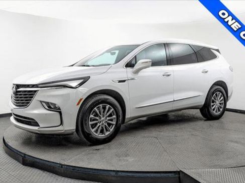 Used 2024 Buick Enclave Premium image 2