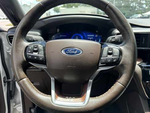 Used 2024 Ford Explorer King Ranch w/ Technology Package AWD/4WD image 6