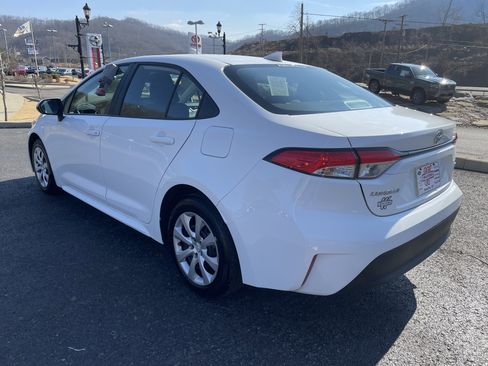Used 2025 Toyota Corolla LE image 4
