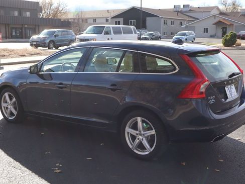 Used 2015 Volvo V60 T5 Premier image 8