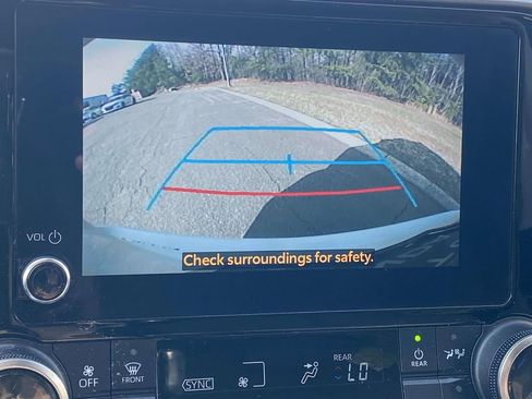 Used 2023 Toyota Highlander LE image 27