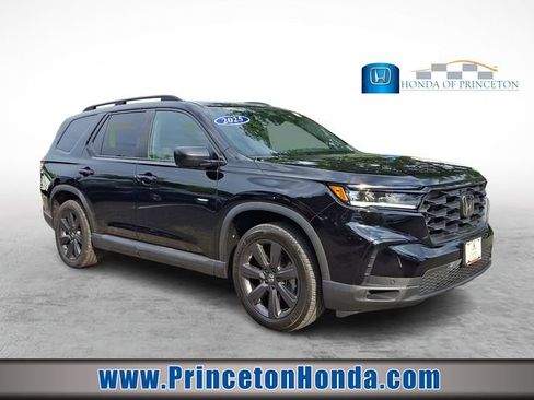 Certified 2025 Honda Pilot Sport image 1