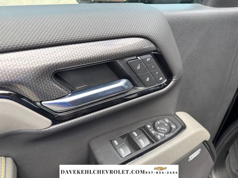 Used 2025 Chevrolet Silverado 2500 ZR2 AWD/4WD image 9