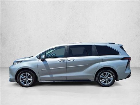 Used 2022 Toyota Sienna Limited FWD image 9