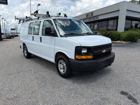 Used 2017 Chevrolet Express 2500 RWD image 20