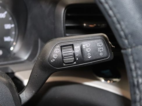 Used 2024 Ford Explorer XLT RWD image 26