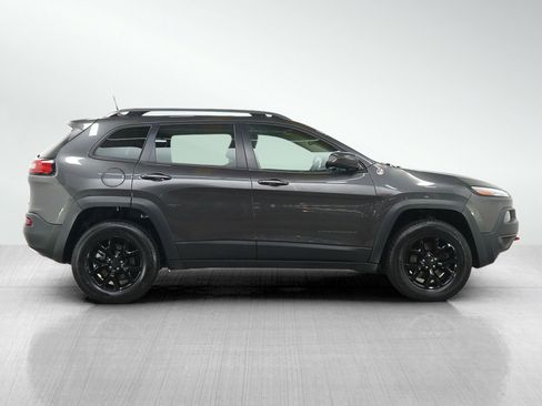 Used 2017 Jeep Cherokee Trailhawk w/ Cold Weather Group AWD/4WD image 6