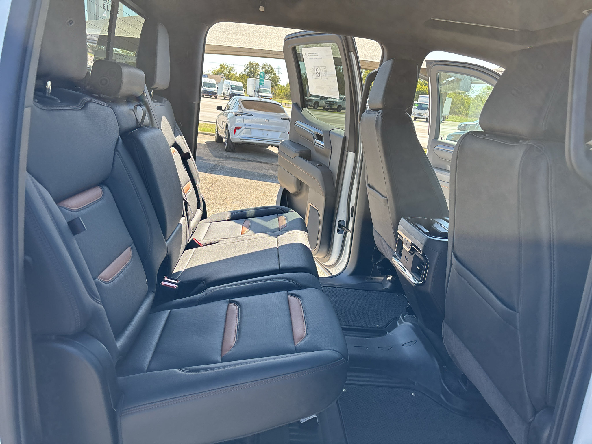 New 2026 GMC Sierra 1500 AT4 w/ AT4 Premium Package AWD/4WD image 17