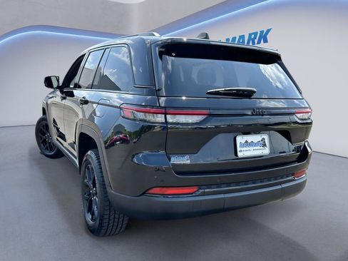 Used 2024 Jeep Grand Cherokee Altitude RWD image 4