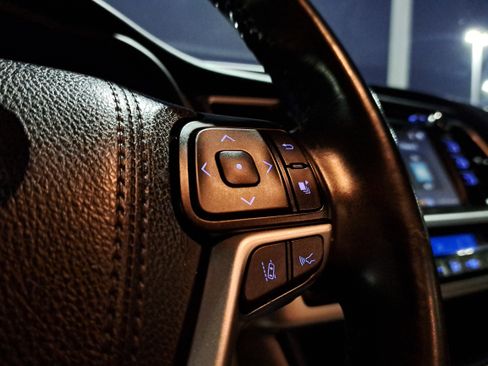 Certified 2018 Toyota Highlander Plus w/ Carpet Mat Package (TMS) image 25