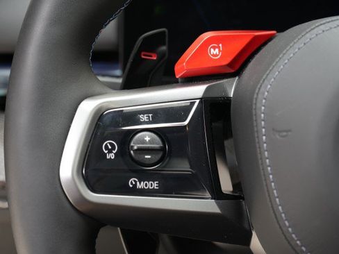 Used 2025 BMW M5 w/ Executive Package image 37