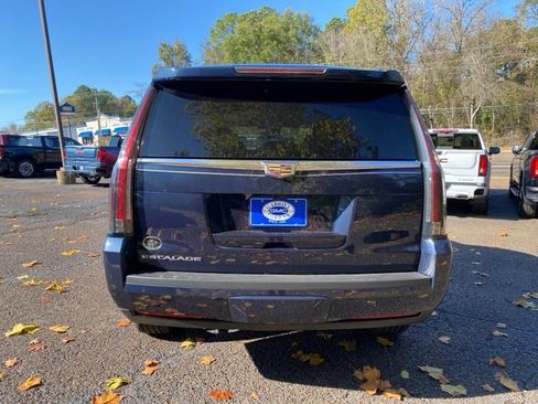 Used 2020 Cadillac Escalade Premium Luxury image 4