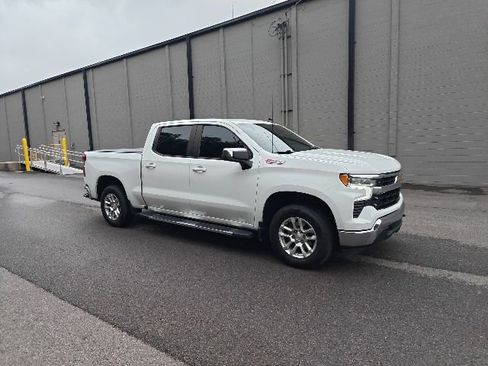 Used 2022 Chevrolet Silverado 1500 LT AWD/4WD image 1