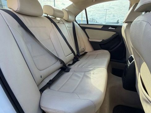 Used 2011 Volkswagen Jetta SE image 12