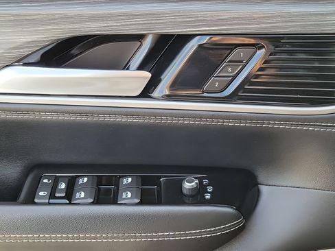 Used 2024 Jeep Wagoneer Series III w/ Flexible Seating Group AWD/4WD image 32
