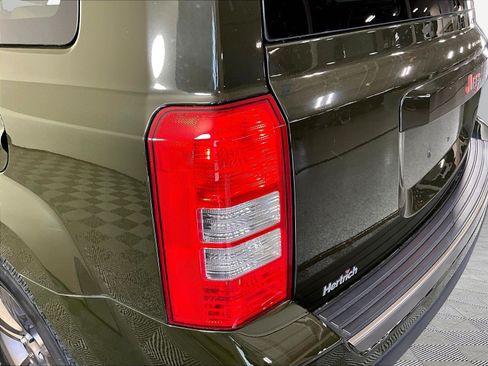 Used 2017 Jeep Patriot 75th Anniversary w/ Power Value Group FWD image 19