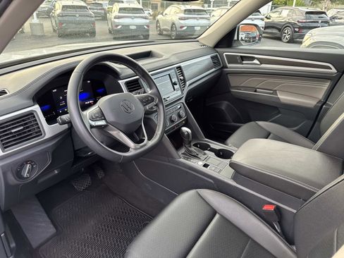 Certified 2023 Volkswagen Atlas SE image 13