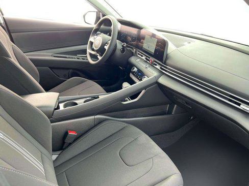 New 2025 Hyundai Elantra SEL image 15