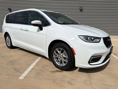 Used 2023 Chrysler Pacifica Touring