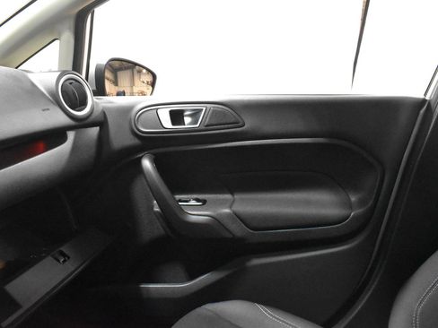 Used 2014 Ford Fiesta SE image 17