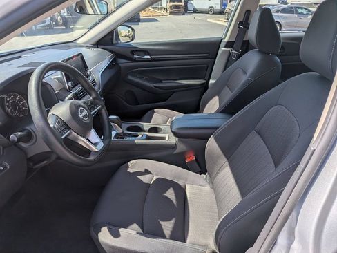 Used 2025 Nissan Altima 2.5 SV FWD image 15
