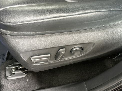 Used 2023 Toyota Highlander XLE FWD image 13