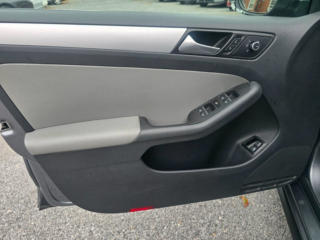 Used 2014 Volkswagen Jetta Hybrid Sedan FWD image 10