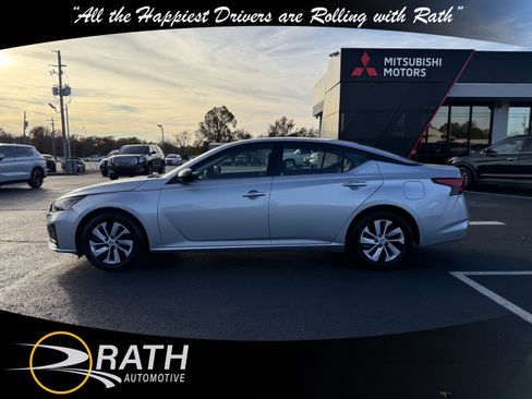 Used 2024 Nissan Altima 2.5 S image 6