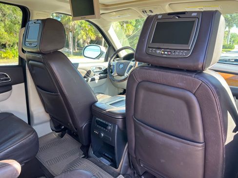 Used 2014 Cadillac Escalade ESV Platinum image 23
