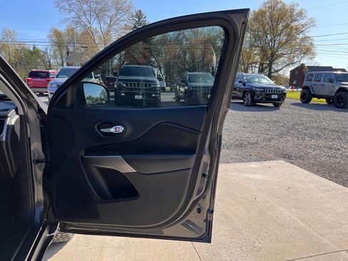 Used 2020 Jeep Cherokee Latitude Plus w/ Cold Weather Group AWD/4WD image 9