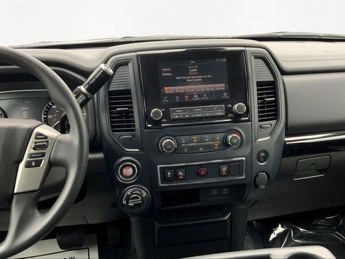 Used 2022 Nissan Titan SV image 9